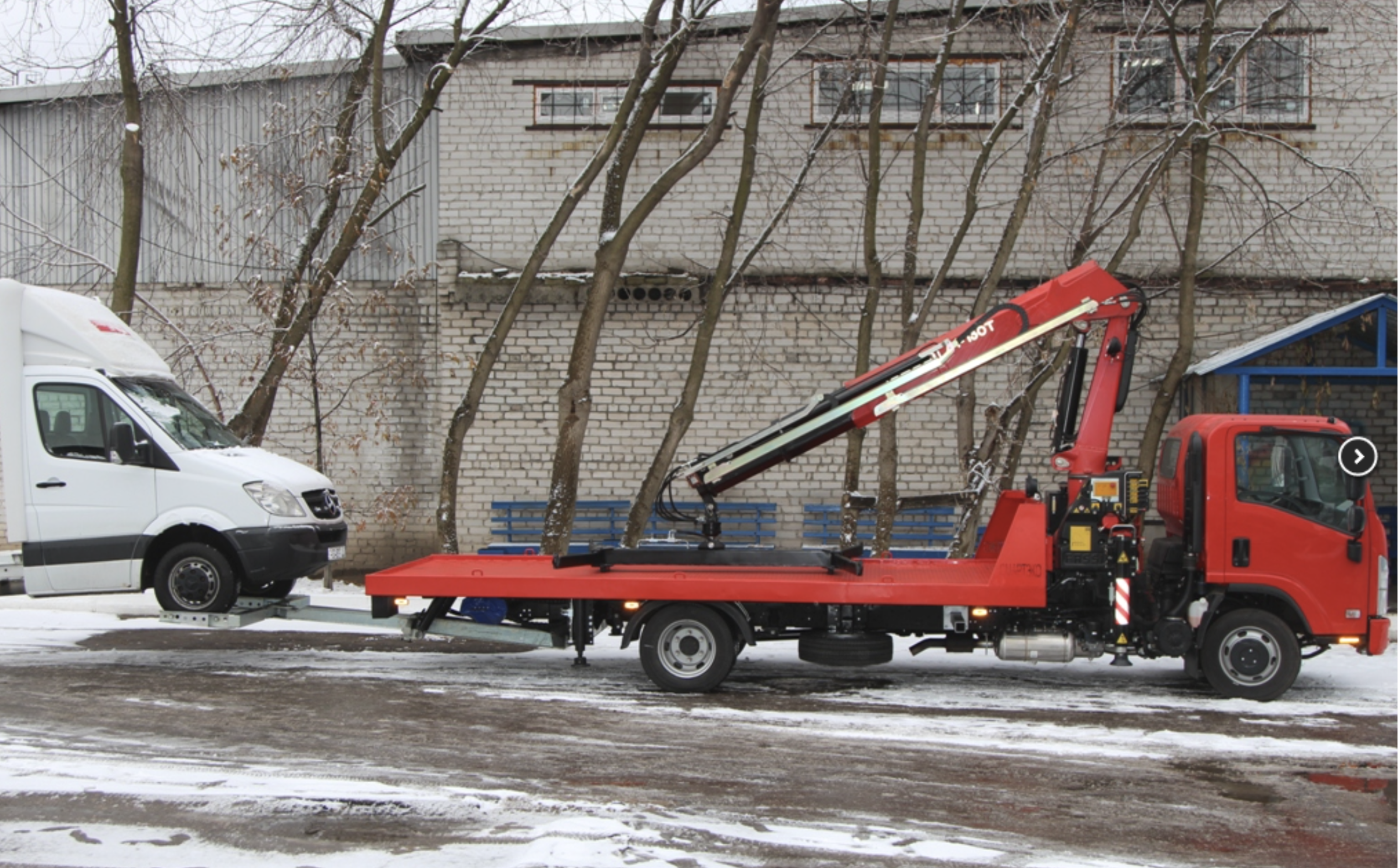 F100AT